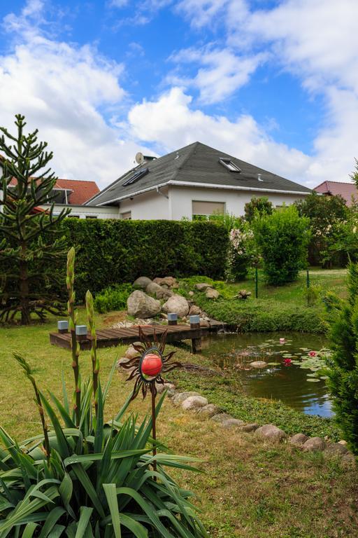 Hotel-Pension Am Rosarium Sangerhausen Exterior foto