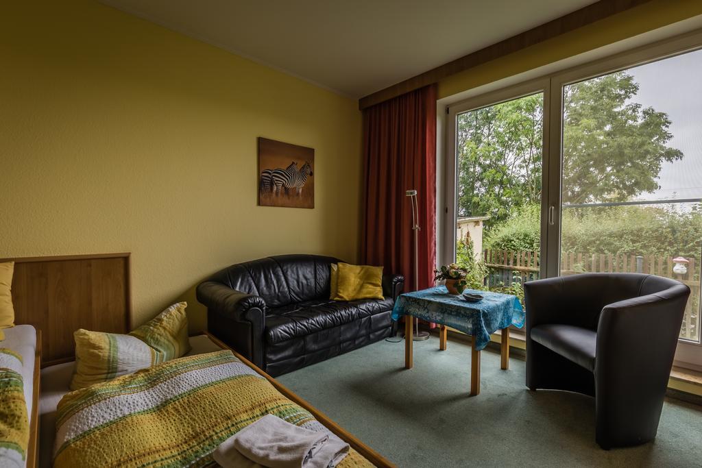 Hotel-Pension Am Rosarium Sangerhausen Quarto foto
