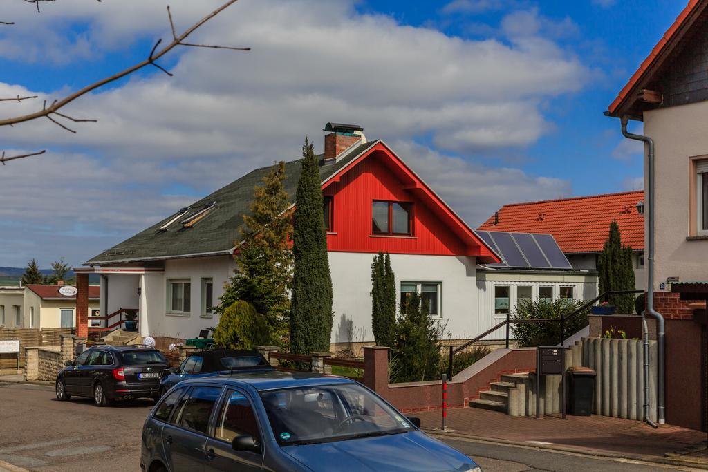 Hotel-Pension Am Rosarium Sangerhausen Exterior foto